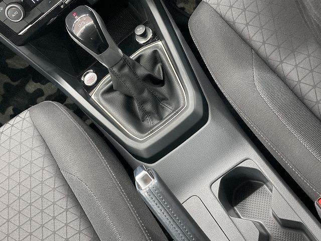 Ｔ－クロス ＴＳＩ　アクティブ　ワンオーナー／アダプティブクルーズコントロール／ＬＥＤヘッド／純正ナビ／バックカメラ／ＥＴＣ／アイドリングストップ／スマートキー／プッシュスタート／フォグランプ／オートエアコン／（50枚目）