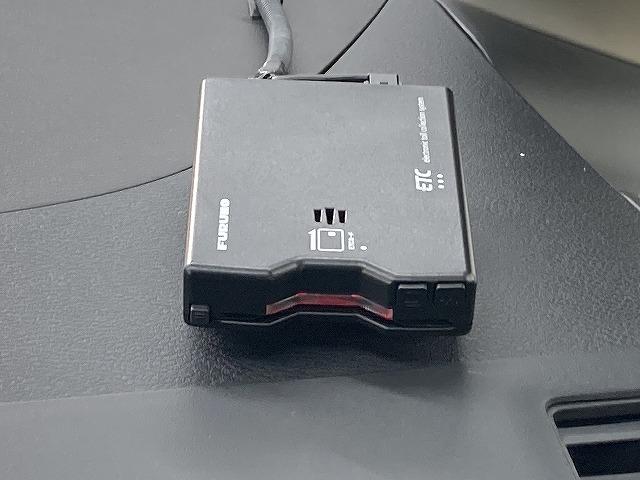 セレナ ハイウェイスターＶ　プロパイロット／両側電動スライドドア／バックカメラ／ブラインドスポットモニター／レーダークルーズコントロール／ＬＥＤヘッド／フォグランプ／パドルシフト／純正１６インチアルミホイール／オートエアコン（55枚目）