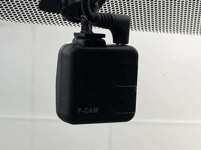 プリウス Ｓ　純正ナビ／スマートキー／ＨＩＤヘッド／ＥＴＣ／スマートキー／プッシュスタート／オートライト／オートエアコン／ドライブレコーダー／フォグランプ／ステアリングリモコン（8枚目）