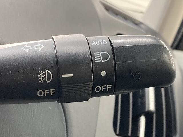 プリウス Ｓ　純正ナビ／スマートキー／ＨＩＤヘッド／ＥＴＣ／スマートキー／プッシュスタート／オートライト／オートエアコン／ドライブレコーダー／フォグランプ／ステアリングリモコン（10枚目）