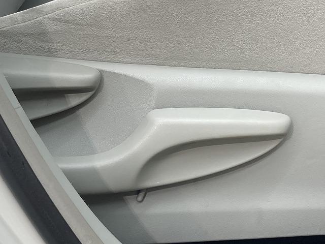 プリウス Ｓ　純正ナビ／スマートキー／ＨＩＤヘッド／ＥＴＣ／スマートキー／プッシュスタート／オートライト／オートエアコン／ドライブレコーダー／フォグランプ／ステアリングリモコン（38枚目）