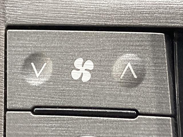 プリウス Ｓ　純正ナビ／スマートキー／ＨＩＤヘッド／ＥＴＣ／スマートキー／プッシュスタート／オートライト／オートエアコン／ドライブレコーダー／フォグランプ／ステアリングリモコン（68枚目）