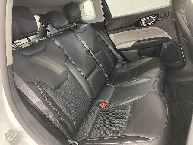 ジープ・コンパス リミテッド 1オーナー/本革シート/アダプティブクルーズコントロール/ブラインドスポットモニター/純正ナビ/全周囲カメラ/スマートキー/パワーバッグドア/パーキングアシスト/LEDヘッド/クリアランスソナー(6枚目)