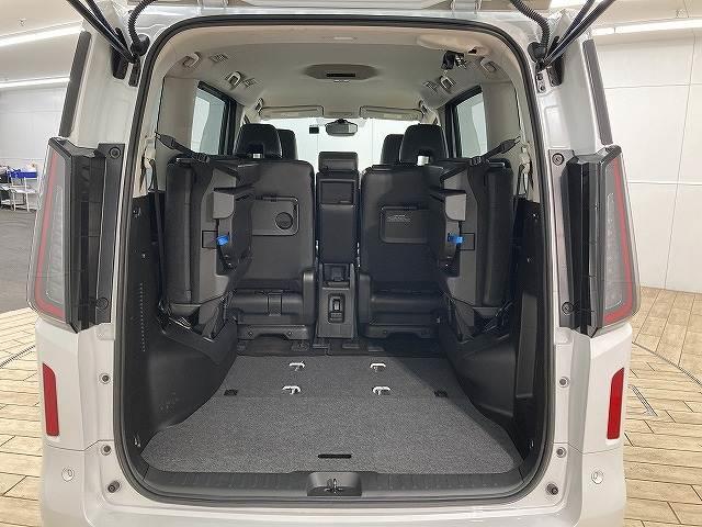 セレナ ハイウェイスターＶ　プロパイロット／両側電動スライドドア／パドルシフト／ブラインドスポットモニター／レーダークルーズコントロール／クリアランスソナー／インテリキー／プッシュスタート／ＬＥＤヘッド／フォグランプ（13枚目）