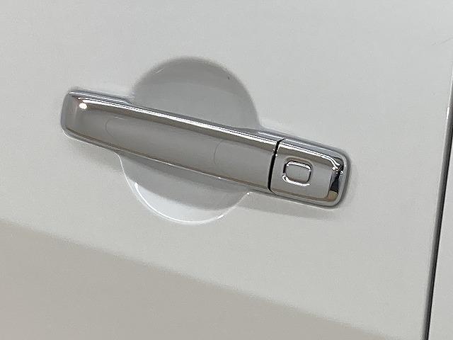 セレナ ハイウェイスターＶ　プロパイロット／両側電動スライドドア／パドルシフト／ブラインドスポットモニター／レーダークルーズコントロール／クリアランスソナー／インテリキー／プッシュスタート／ＬＥＤヘッド／フォグランプ（24枚目）