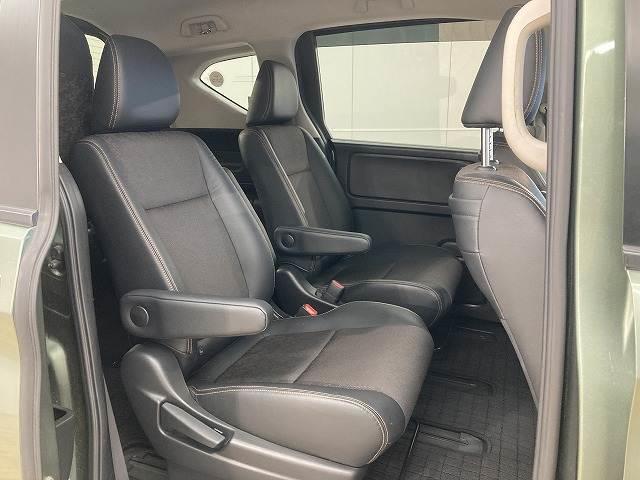 フリード ＣＲＯＳＳＴＡＲ　Ｈｏｎｄａ　ＳＥＮＳＩＮＧ　純正ディスプレイオーディオ／レーダークルーズコントロール／両側電動スライドドア／衝突軽減ブレーキ／プッシュスタート／スマートキー／ＥＴＣ／アイドリングストップ／クリアランスソナー／バックカメラ（12枚目）