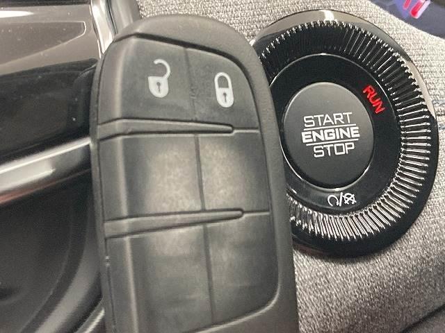 ジープ・コンパス ロンジチュード　純正ディスプレイオーディオ／レーダークルーズコントロール／ブラインドスポットモニター／クリアランスソナー／パーキングアシスト／プッシュスタート／スマートキー／黒革シート／ＬＥＤヘッドライト／（10枚目）