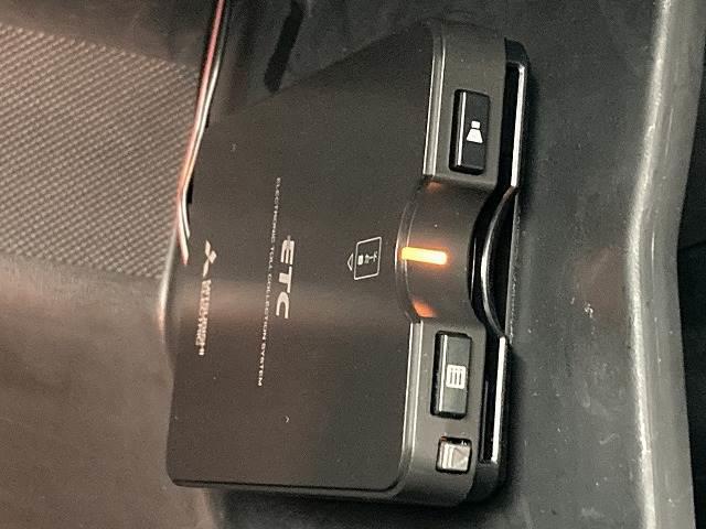 ジープ・コンパス ロンジチュード　純正ディスプレイオーディオ／レーダークルーズコントロール／ブラインドスポットモニター／クリアランスソナー／パーキングアシスト／プッシュスタート／スマートキー／黒革シート／ＬＥＤヘッドライト／（11枚目）