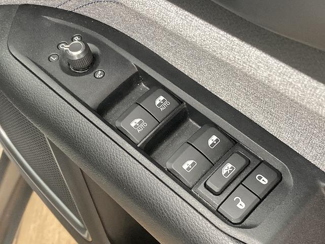 ジープ・コンパス ロンジチュード　純正ディスプレイオーディオ／レーダークルーズコントロール／ブラインドスポットモニター／クリアランスソナー／パーキングアシスト／プッシュスタート／スマートキー／黒革シート／ＬＥＤヘッドライト／（30枚目）