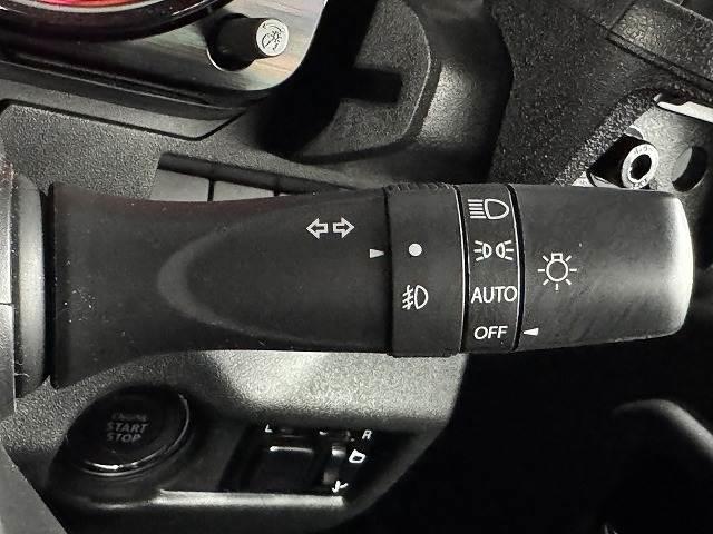 ジムニー □XC シートヒーター/衝突軽減/LEDヘッドライト/SUZUKIグリル/スマートキー/プッシュスタート/クルーズコントロール/オートエアコン/ディスプレイオーディオ/車両逸脱警報/MT車両/バックカメラ/(12枚目)