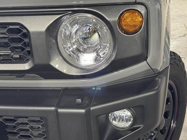 ジムニー □XC シートヒーター/衝突軽減/LEDヘッドライト/SUZUKIグリル/スマートキー/プッシュスタート/クルーズコントロール/オートエアコン/ディスプレイオーディオ/車両逸脱警報/MT車両/バックカメラ/(20枚目)