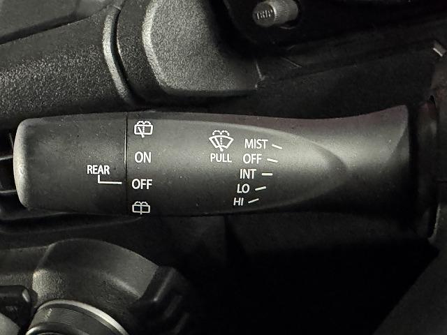 ジムニー □XC シートヒーター/衝突軽減/LEDヘッドライト/SUZUKIグリル/スマートキー/プッシュスタート/クルーズコントロール/オートエアコン/ディスプレイオーディオ/車両逸脱警報/MT車両/バックカメラ/(68枚目)