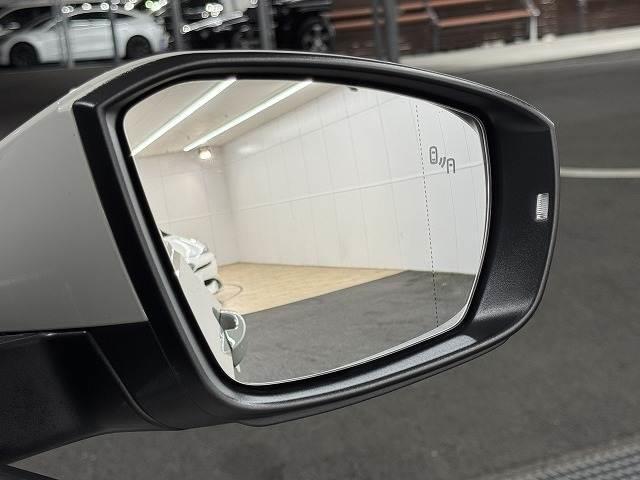 �y�u���C���h�X�|�b�g���j�^�[�z���ڂ��Ă���܂��B�ׂ̎Ԑ��𑖂�ԗ������[�_�[�Ō��m���A���p�G���A�̎ԗ��̑��݂����m�点���܂��B