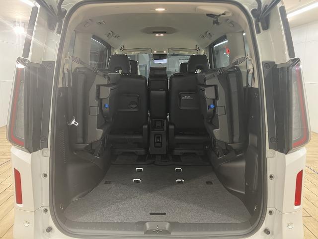 セレナ ハイウェイスターＶ　１２．３型メーカーナビ／アラウンドビューモニター／プロパイロット／デジタルインナーミラー／両側電動スライドドア／フルセグＴＶ／コーナーセンサー／オートライト／アイドリングストップ／ハンドル支援／ＬＥＤ（38枚目）