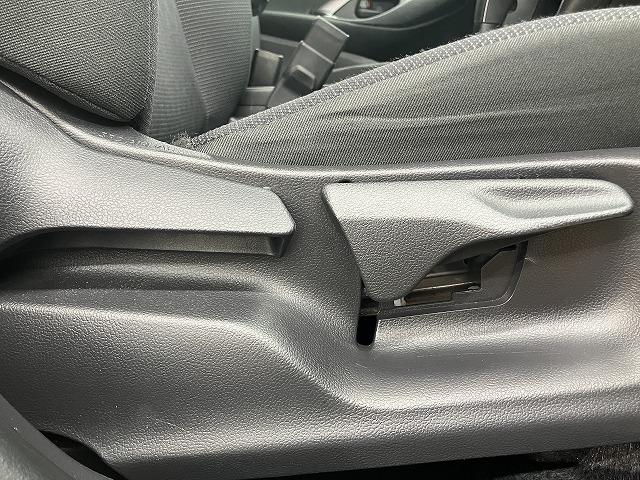 ヤリスクロス G レーダークルーズコントロール/セーフティーセンス/スマートキー/ディスプレイオーディオ/バックカメラ/クリアランスソナー/オートハイビーム/ブレーキホールド/純正15インチアルミホイール(52枚目)