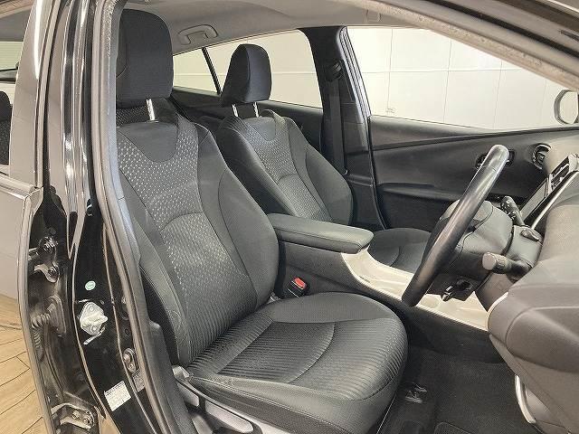 プリウス Ａ　純正９型ナビ／フルエアロ／追従クルコン／Ｂカメラ／ＬＥＤヘッド／衝突軽減／ヘッドアップディスプレイ／障害物センサー／ＬＥＤデイライト／ＢＳＭ（5枚目）