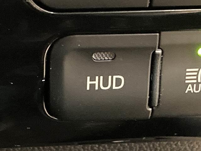 プリウス Ａ　純正９型ナビ／フルエアロ／追従クルコン／Ｂカメラ／ＬＥＤヘッド／衝突軽減／ヘッドアップディスプレイ／障害物センサー／ＬＥＤデイライト／ＢＳＭ（10枚目）