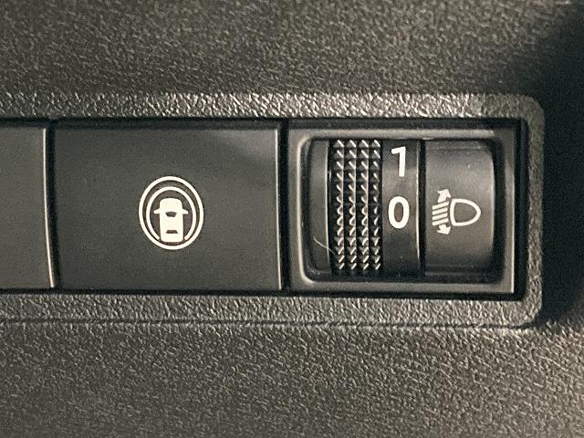 ノート Ｘ　純正９型ナビ／エマージェンシーブレーキ／バックカメラ／クリアランスソナー／ブレーキホールド／インテリキー／プッシュスタート／ＬＥＤヘッド／オートエアコン／オートハイビーム（32枚目）