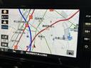 【純正ナビ】一体感のあるナビは、高級感ある車内を演出してくれます。Ｂｌｕｅｔｏｏｔｈ再生などオーディオ機能も充実しておりますので、運転もより楽しめます♪