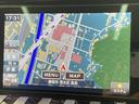 【純正ナビ】一体感のあるナビは、高級感ある車内を演出してくれます。Ｂｌｕｅｔｏｏｔｈ再生などオーディオ機能も充実しておりますので、運転もより楽しめます♪