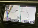 【純正ナビ】一体感のあるナビは、高級感ある車内を演出してくれます。Ｂｌｕｅｔｏｏｔｈ再生などオーディオ機能も充実しておりますので、運転もより楽しめます♪