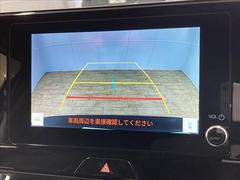 【カラーバックモニター】を装備しております。リアの映像がカラーで映し出されますので日々の駐車も安心安全です。 5