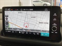 【純正ナビ】一体感のあるナビは、高級感ある車内を演出してくれます。Ｂｌｕｅｔｏｏｔｈ再生などオーディオ機能も充実しておりますので、運転もより楽しめます♪ 4