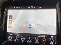 【純正ナビ】一体感のあるナビは、高級感ある車内を演出してくれます。Ｂｌｕｅｔｏｏｔｈ再生などオーディオ機能も充実しておりますので、運転もより楽しめます♪ 4