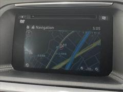 【純正ナビ】一体感のあるナビは、高級感ある車内を演出してくれます。Ｂｌｕｅｔｏｏｔｈ再生などオーディオ機能も充実しておりますので、運転もより楽しめます♪ 4