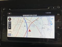 【純正ナビ】一体感のあるナビは、高級感ある車内を演出してくれます。Ｂｌｕｅｔｏｏｔｈ再生などオーディオ機能も充実しておりますので、運転もより楽しめます♪ 4