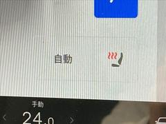 【シートヒーター】冬場はエアコンの温度設定を低めにでき、身体の芯からポカポカになります。 7