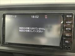 【純正ナビ】一体感のあるナビは、高級感ある車内を演出してくれます。Ｂｌｕｅｔｏｏｔｈ再生などオーディオ機能も充実しておりますので、運転もより楽しめます♪ 4