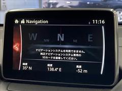 【純正ナビ】一体感のあるナビは、高級感ある車内を演出してくれます。Ｂｌｕｅｔｏｏｔｈ再生などオーディオ機能も充実しておりますので、運転もより楽しめます♪ 4