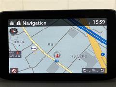 【純正ナビ】一体感のあるナビは、高級感ある車内を演出してくれます。Ｂｌｕｅｔｏｏｔｈ再生などオーディオ機能も充実しておりますので、運転もより楽しめます♪ 4