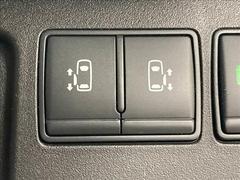 【両側電動スライドドア】運転席よりボタンひとつで開閉可能なスライドドアです。雨の日のお迎えの時など役立ちますね。 6