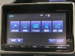 【純正９インチナビ】一体感のあるナビは、高級感ある車内を演出してくれます。Ｂｌｕｅｔｏｏｔｈ再生などオーディオ機能も充実しておりますので、運転もより楽しめます♪ 5