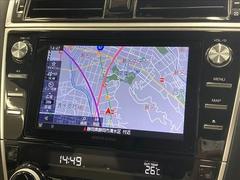 【純正ナビ】一体感のあるナビは、高級感ある車内を演出してくれます。Ｂｌｕｅｔｏｏｔｈ再生などオーディオ機能も充実しておりますので、運転もより楽しめます♪ 4