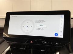 【純正ナビ】一体感のあるナビは、高級感ある車内を演出してくれます。Ｂｌｕｅｔｏｏｔｈ再生などオーディオ機能も充実しておりますので、運転もより楽しめます♪ 4