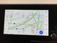 【純正ナビ】一体感のあるナビは、高級感ある車内を演出してくれます。Ｂｌｕｅｔｏｏｔｈ再生などオーディオ機能も充実しておりますので、運転もより楽しめます♪ 4