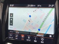 【純正ナビ】一体感のあるナビは、高級感ある車内を演出してくれます。Ｂｌｕｅｔｏｏｔｈ再生などオーディオ機能も充実しておりますので、運転もより楽しめます♪ 4