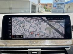 【純正ナビ】一体感のあるナビは、高級感ある車内を演出してくれます。Ｂｌｕｅｔｏｏｔｈ再生などオーディオ機能も充実しておりますので、運転もより楽しめます♪ 4