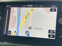 【純正ナビ】一体感のあるナビは、高級感ある車内を演出してくれます。Ｂｌｕｅｔｏｏｔｈ再生などオーディオ機能も充実しておりますので、運転もより楽しめます♪ 4