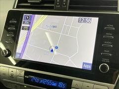 【純正マルチナビ】一体感のあるナビは、高級感ある車内を演出してくれます。Ｂｌｕｅｔｏｏｔｈ再生などオーディオ機能も充実しておりますので、運転もより楽しめます♪ 4