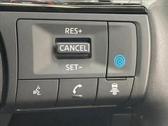 【プロパイロット】装備車両です。レーダーやカメラを使って前を走るクルマの状況を検知して速度を調整してくれます。遠距離ドライブの高速道路などでは大活躍で疲労軽減に役立ちます。 6