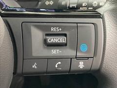 【プロパイロット】運転支援システムが搭載されております。全車速域追従式クルーズコントロールやレーンキープで長距離運転をアシスト。 6