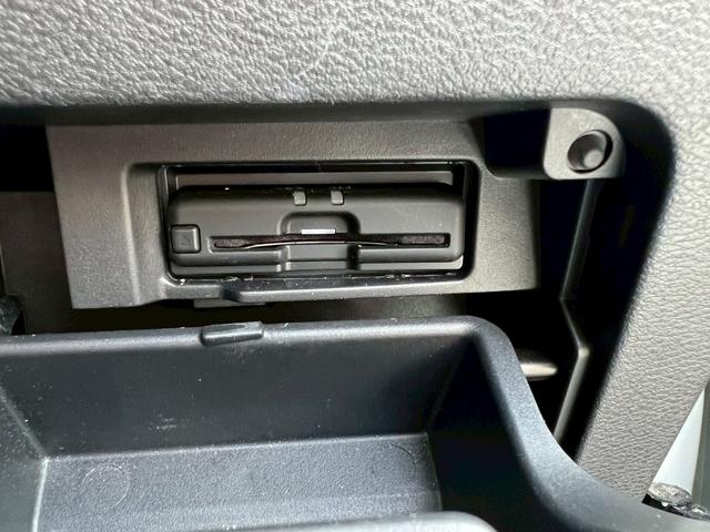 セレナ ｅ－パワー　ハイウェイスターＶ　アラウンドビューモニター　両側パワースライドドア　プロパイロット　ワンオーナー　セーフティパックＡ　フルセグ　ＥＴＣ　ＬＥＤ（33枚目）