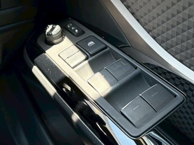 Ｃ－ＨＲ Ｇ　純正ナビ　オートクルーズ　前席シートヒーター　バックカメラ　ナビＴＶ　フルセグテレビ　車線逸脱　ドライブレコーダー付　ＬＥＤヘッドライト　横滑り防止機能（22枚目）
