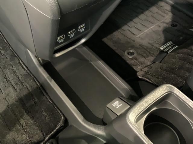 Ｎ－ＯＮＥ プレミアム　ツアラー　Ｈｏｎｄａ　ＳＥＮＳＩＮＧ　２ト－ン　２年保証　前後ドラレコ　ＵＳＢ　ナビＶＸＵ－２１７ＮＢｉ　フルセグ　Ｒカメラ　ＣＤ録音　ＢＴオ－ディオ　ＤＶＤ　　シ－トヒ－タ－　ＥＴＣ　ＬＥＤライト　アルミ（25枚目）