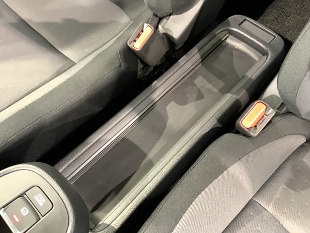 フィット ベーシック　ホンダセンシングレス　最長５年保証　リースアップ　スマ－トキ－　盗難防止装置　整備記録簿　ＡＡＣ　スペアキ－　Ｗエアバッグ（26枚目）