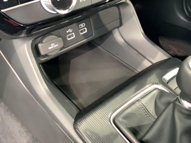 シビック LX 装着済みスタッドレスタイヤのみ 車高調サスペンション ローダウン 禁煙 SENSING ワンオーナー AppleCarPlay 純正ナビ TV BTオ-ディオ 社外ドラレコ ETC シートヒーター(27枚目)